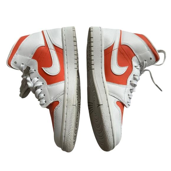 Air Jordan 1 Mid SE Women's 6.5 in Bright Citrus - Picture 3 of 7